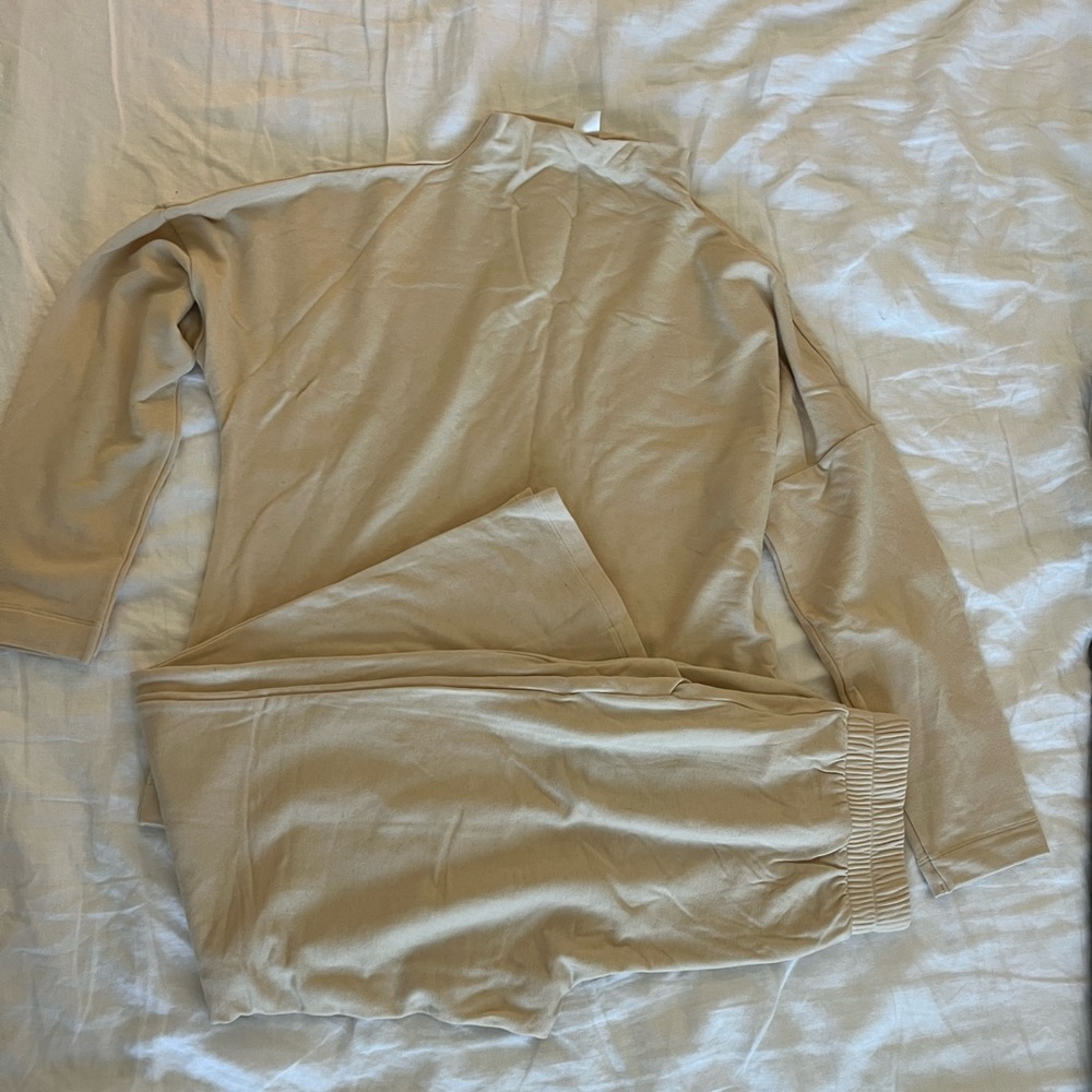 Brand New Intimissimi Women’s Pajama set in ivory size M
